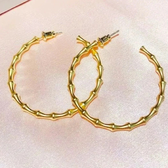 18k Gold Bamboo Textured Minimalist Hoop Earrings - Picture 2 of 4